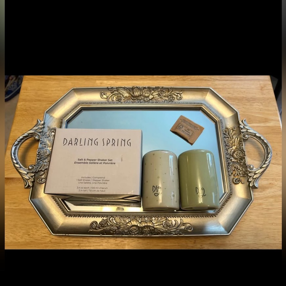 ✨✨Darling Spring Salt & Pepper Shaker Set✨✨